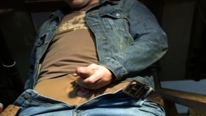 MuscularWorkerButch LovesPlayingHisBigDick