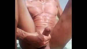 exhib et branlette à la plage,