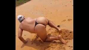Ladysilva crossdress bunda gostosa na praia