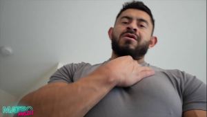 Muscle Hunk’s Tight Shirt Chest Bouncing