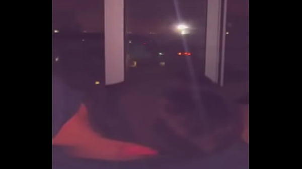 Entra a escondidas a mi habitacion a tocarme encima d ela ropa y lo follo